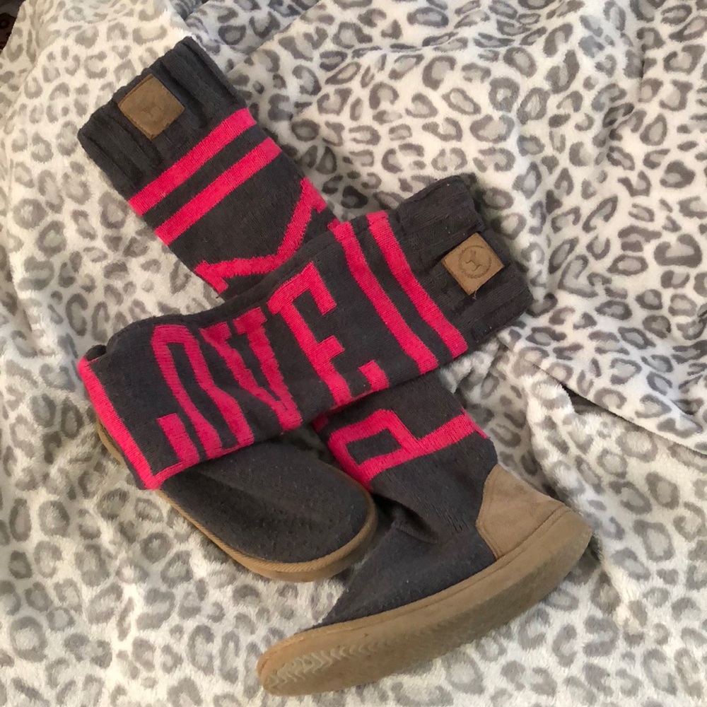 Victoria’s Secret mukluks ❤️